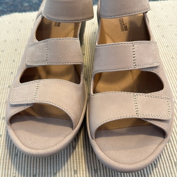 Clark’s Sand Colored Reedly Juno Sandals Size 8M - NWT & Box - Picture 8 of 8